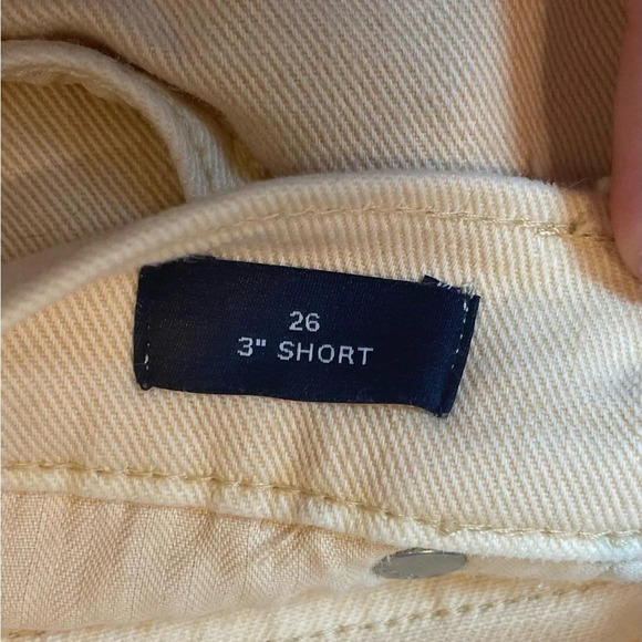 GAP | Women’s Light Yellow Distressed Denim 3” Shorts Size 26 - Picture 4 of 6